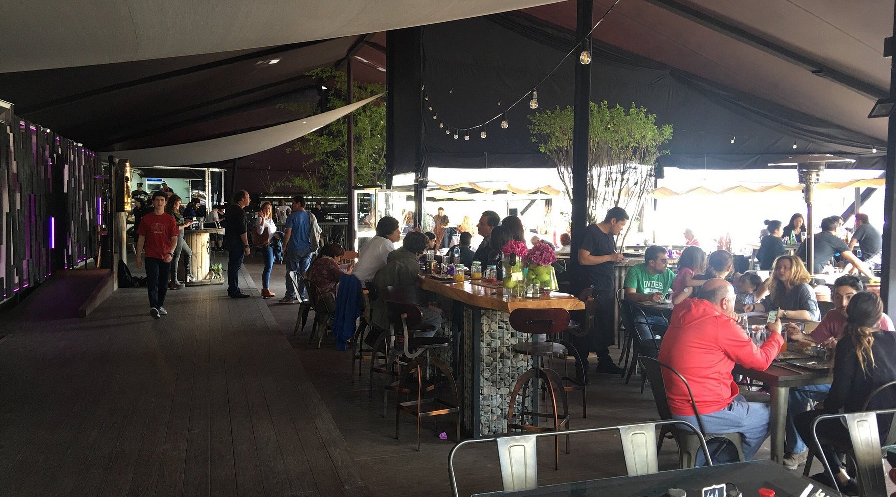 El Deck – Restobar peruano en Chicureo